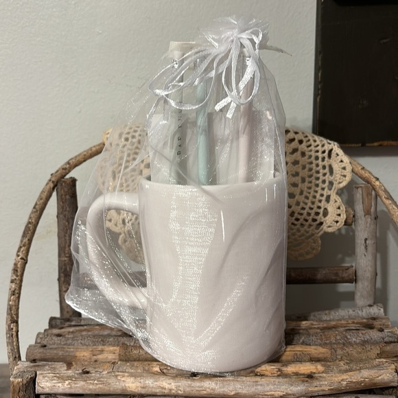 NWT RAE DUNN I SPEAK TODDLER MUG NOTEPAD PENCILS GIFT SET - Picture 4 of 8